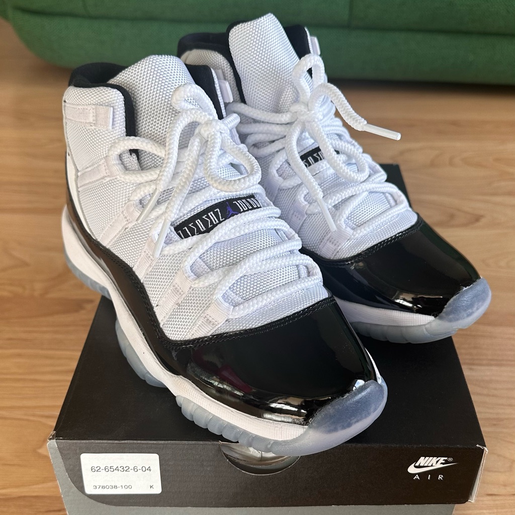 Nike Air Jordan 11 Retro Concord (2018) As 5.5y / 7 Women’s